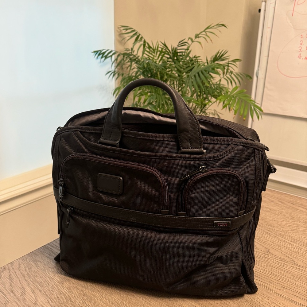 Tumi Alpha expandable briefcase